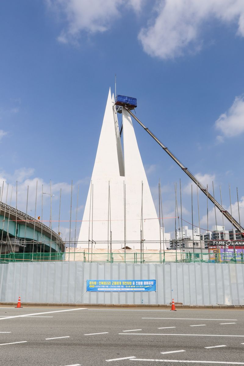 울산 제2공업탑 역사속으로... 악명 높은 신복로터리 철거 시작돼