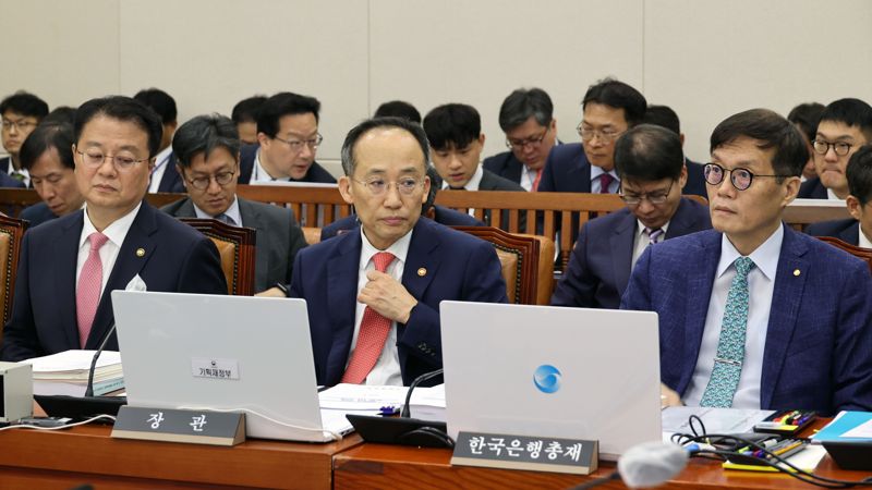 국회 기재위에 모두 모인 경제수장들[fn영상]