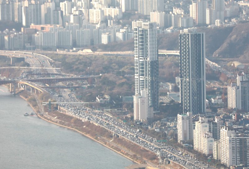 서울 송파구 롯데월드타워 서울스카이에서 성수동 '트리마제'가 보이고 있다. 2020.12.2/뉴스1 ⓒ News1 이성철 기자