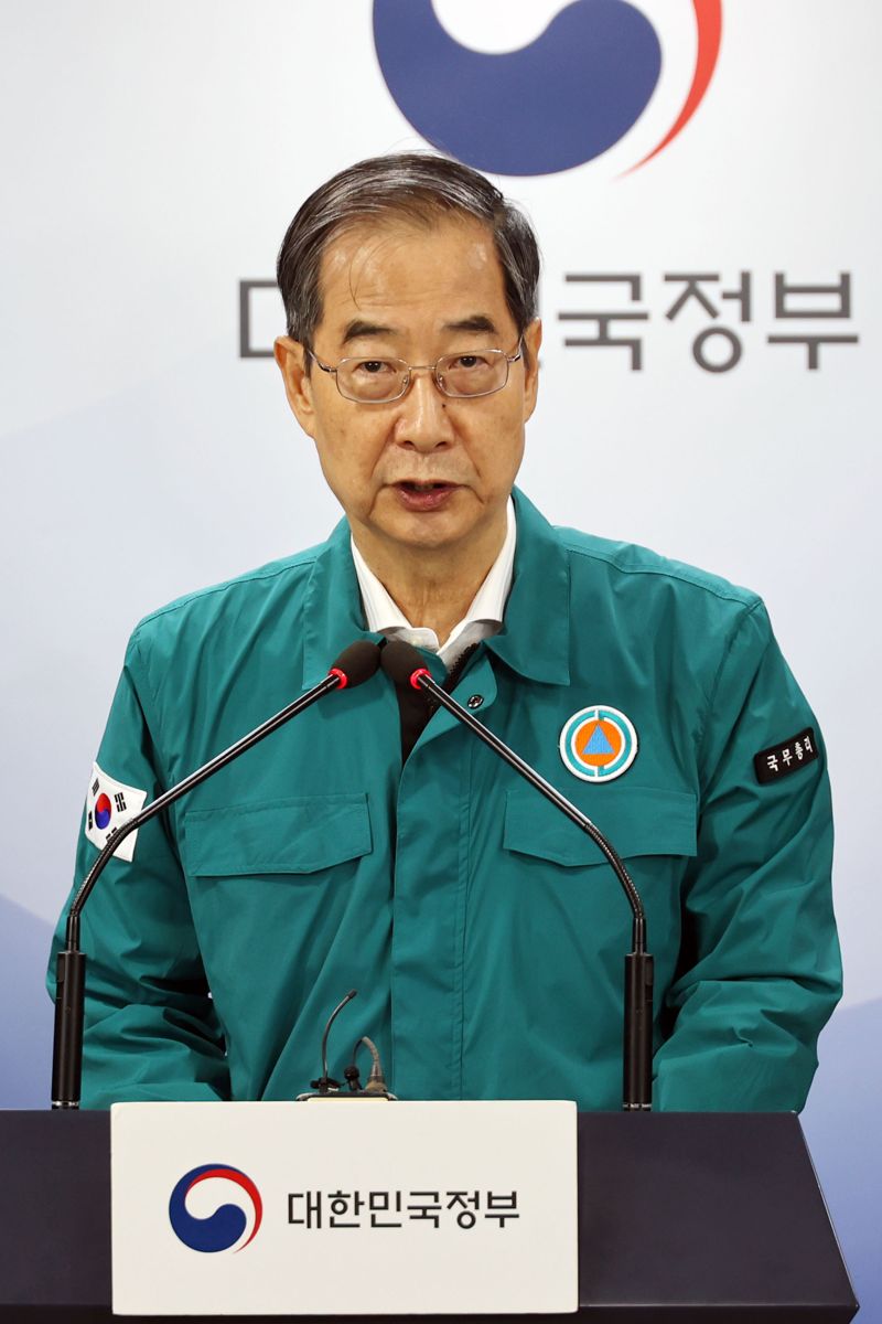 한덕수 국무총리가 23일 서울 종로구 정부서울청사에서 이상 동기 범죄 재발 방지를 위한 담화문 발표를 하고 있다. 발표에는 이상민 행정안전부 장관, 한동훈 법무부 장관, 조규홍 보건복지부 장관, 윤희근 경찰청장이 배석했다. 사진=서동일 기자