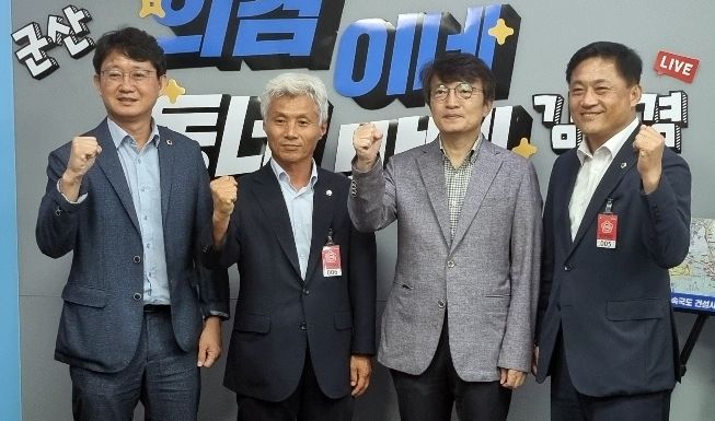 23일 전북도의회 의원들이 국회를 찾아 새만금 잼버리 파행 관련 진실규명을 요청한 가운데 전북도의원들이 더불어민주당 김의겸 국회의원(왼쪽 3번째)를 만났다. 전북도의회 제공