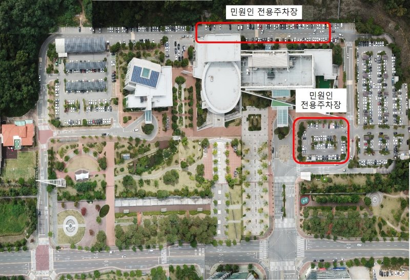 임시 변경 운영하는 민원인 전용 주차장 위치. *재판매 및 DB 금지