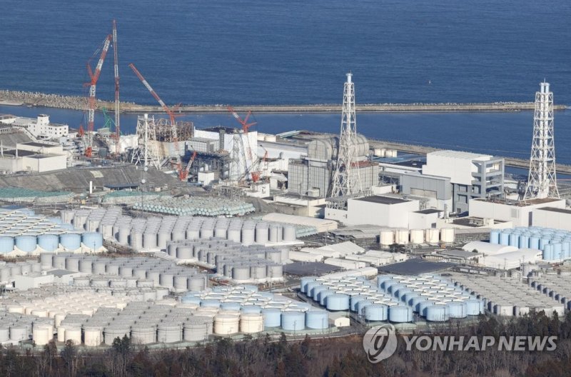지진으로 가동이 중단된 후쿠시마 제1원자력발전소 내 보관 중인 오염수. 연합뉴스