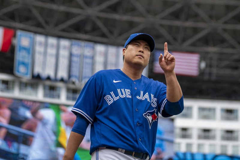 MLB 쩔쩔매는 새로운 마구 탄생? … '3승' 류현진, 104km 커브에 미 현지 호들갑