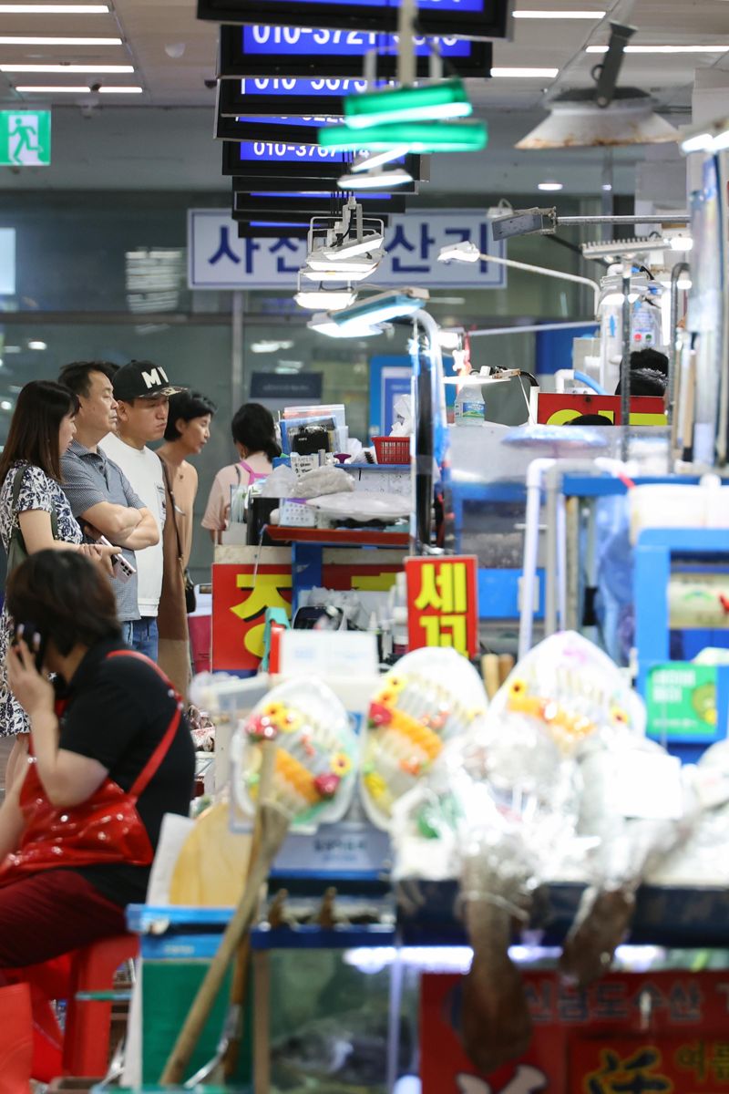 수산물 메뉴 늘리라는 정부...고심 깊은 급식업체[fn영상]