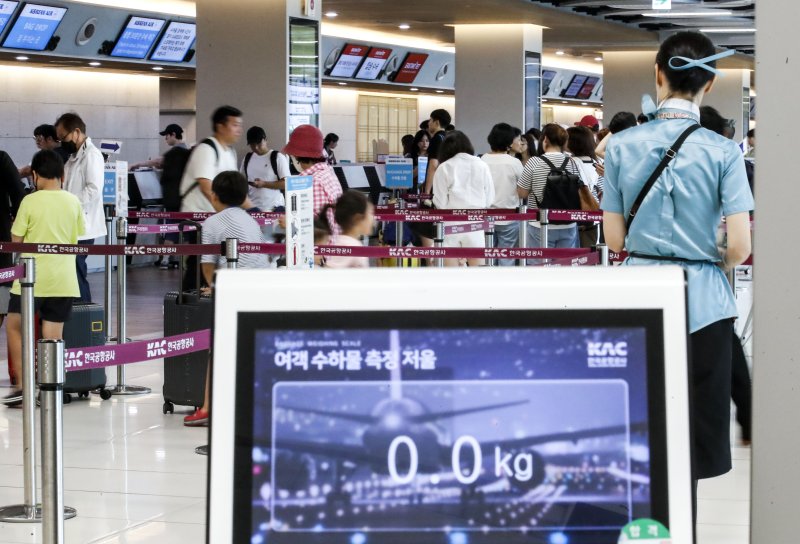 대한항공, 탑승객 몸무게 잰다 '원치 않으면 말하세요' [뉴시스Pic] 