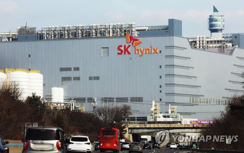 中에 삼성·SK하이닉스 반도체 기술 빼돌린 협력사 부사장…1심 징역 1년