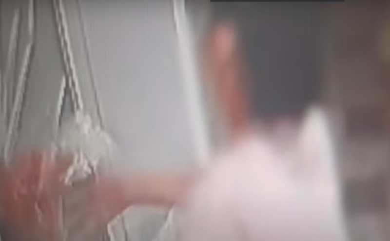 한밤 중 소화기 난동女.."은행 거래 문제로 화 나" [영상]