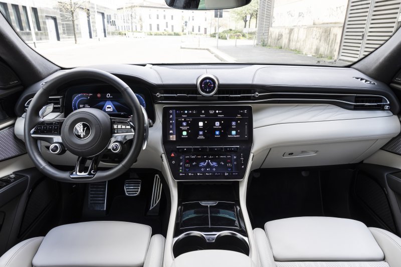 마세라티 그레칼레 실내.(FMK 제공)ⓒ 뉴스1