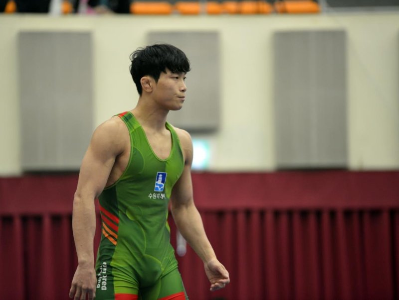 레슬링 정한재 레슬링 남자 그레코로만형 60㎏급 정한재가 5월 14일 강원도 양구군 양구문화체육회관에서 열린 2023년 국가대표 2차 선발전에서 숨을 고르고 있다. [연합뉴스 자료사진]