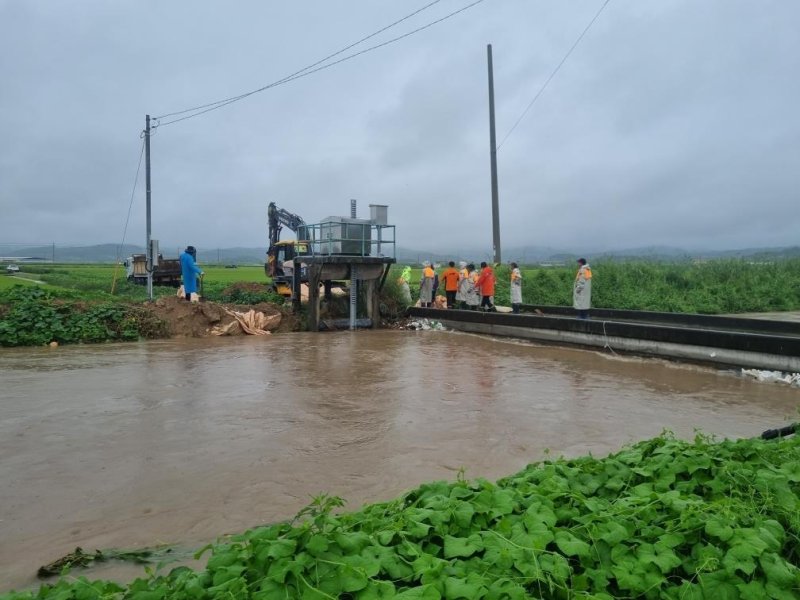 의성군 단북면 호우로 침수 [경북소방본부 제공, 재판매 및 DB 금지]