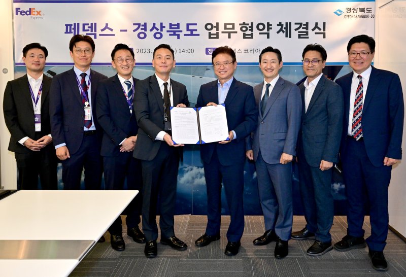 경북도는 30일 세계 최대 해외 특송사 중 하나인 페덱스코리아(Federal Express Korea)와 경북 항공물류산업 발전을 위한 업무협약을 체결했다. *재판매 및 DB 금지