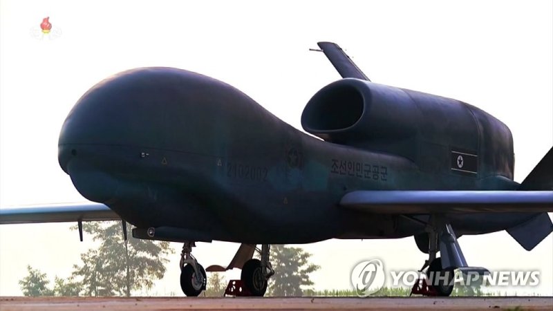 '북한판 글로벌호크' 무인정찰기 '북한판 글로벌호크' 무인정찰기 (서울=연합뉴스) 북한 조선중앙TV가 27일 공개한 '무장장비전시회-2023' 오프닝 영상에서 무인정찰기와 무인공격기 두 기종을 공개했다. [조선중앙TV 화면] 2023.7.27 [국내에서만 사용가능. 재배포 금지. For Use Only in the Republic of Korea. No Redistribution] nkphoto@yna.co.kr (끝)