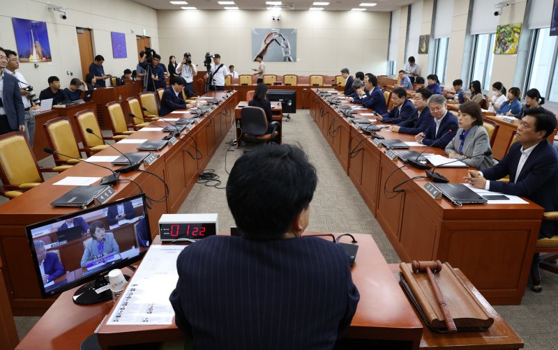 31일 서울 여의도 국회에서 과학기술방송통신위원회 전체회의가 여당 의원들이 불참한 가운데 열리고 있다. 사진=뉴스1화상