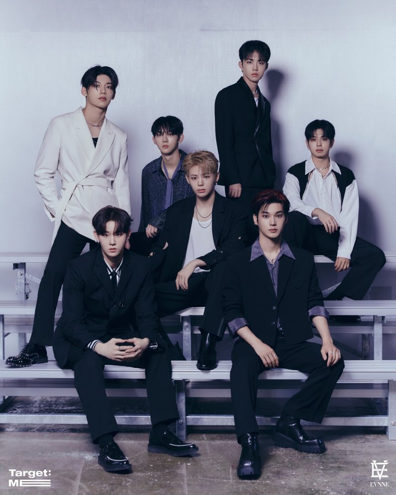 이븐, 데뷔 앨범 단체 콘셉트 포토 공개…카리스마 남성미 - 파이낸셜뉴스