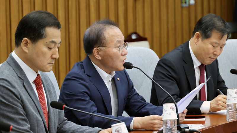 국민의힘 윤재옥 원내대표가 1일 국회에서 원내대책회의를 하고 있다. 사진=서동일 기자