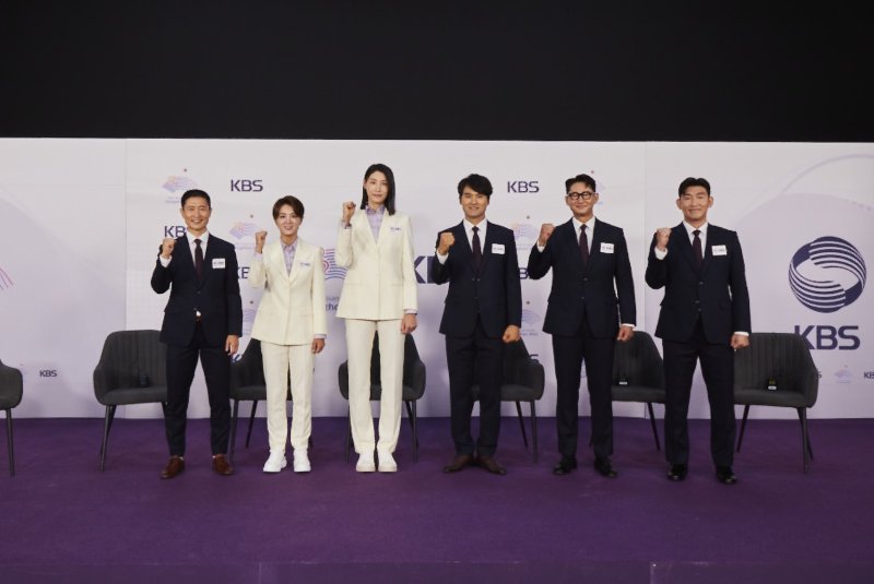 (왼쪽부터) 이영표, 최나연, 김연경, 박찬호, 박용택, 양동근/ 사진제공=KBS