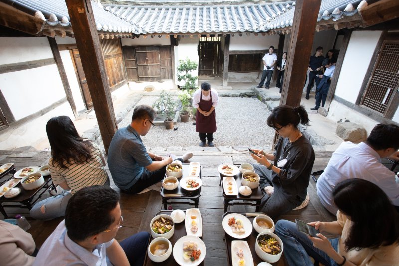 [서울=뉴시스] 병산서원 스테이 온휴반상 (사진=한국문화재재단 제공) 2023.09.03. photo@newsis.com *재판매 및 DB 금지