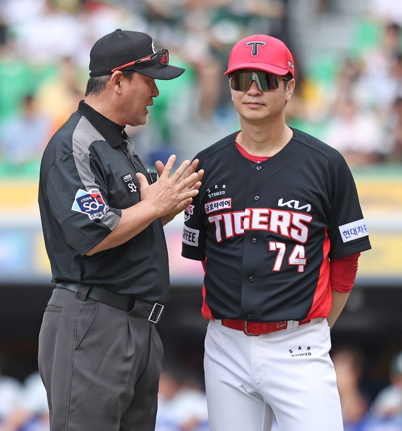 '주루‧대타‧항의까지' 김종국 용병술 척척척... KIA 광폭 행보 어디까지