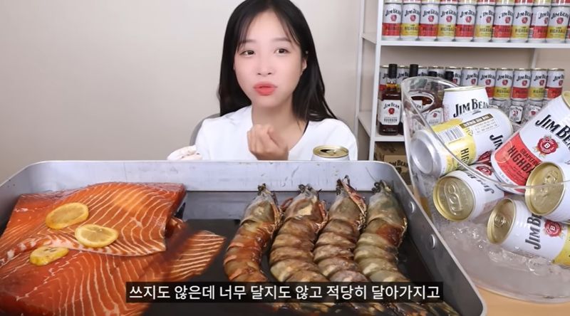 유튜버 '쯔양'의 새우장, 연어장 먹방. /사진=쯔양 유튜브