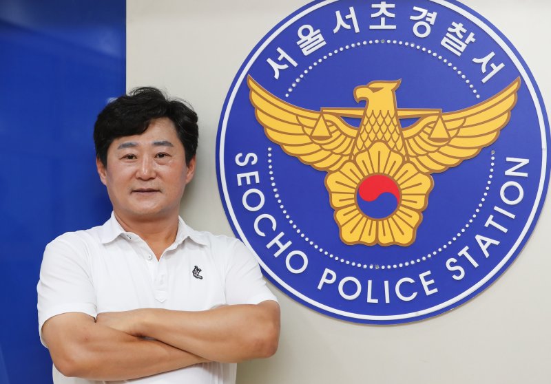 곽중석 서초경찰서 경감이 23일 서울 서초경찰서에서 뉴스1과 인터뷰를 하기 앞서 포즈를 취하고 있다. 2023.8.23/뉴스1 ⓒ News1 허경 기자