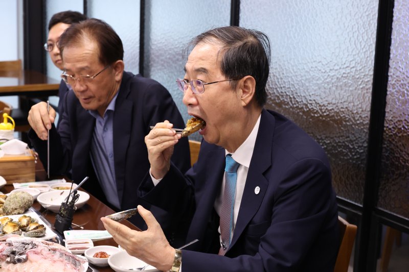 '1인당 밥값 49만원' 한덕수, 국무위원 만찬에서 쓴 돈이..