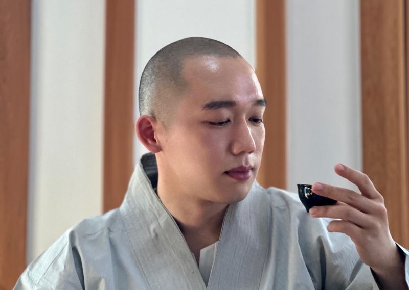 '꽃스님'이라는 별명을 가진 범정스님. /사진=범정스님 인스타그램