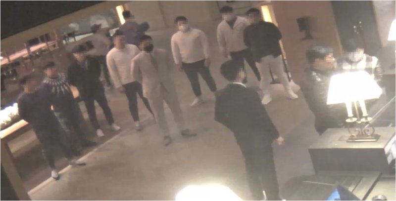 수노아파 조직원들이 지난 2020년 10월 말경 서울 한남동 '하얏트 호텔'에서 난동을 부리는 모습. (사진=서울중앙지검 제공) /사진=뉴시스