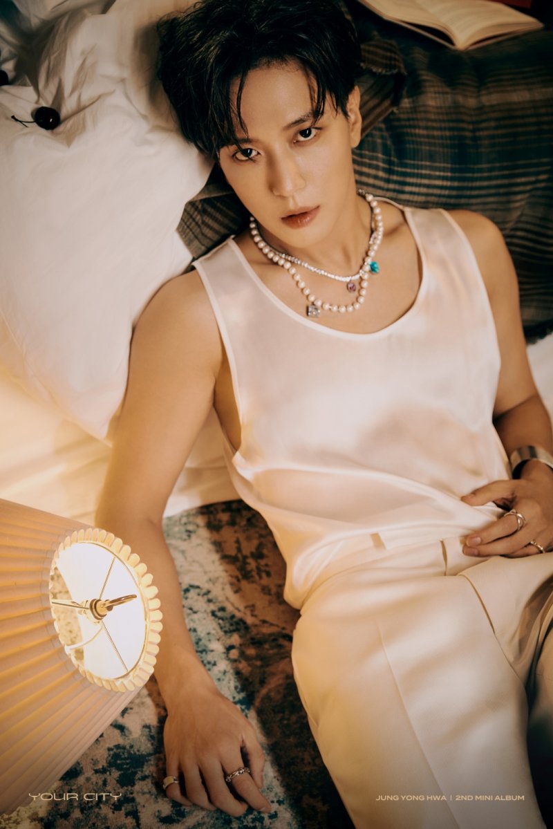 [서울=뉴시스] 밴드 '씨엔블루(CNBLUE)'의 멤버 정용화의 미니 2집 'YOUR CITY' 콘셉트 포토. (사진= FNC엔터테인먼트 제공) 2023.09.07. photo@newsis.com