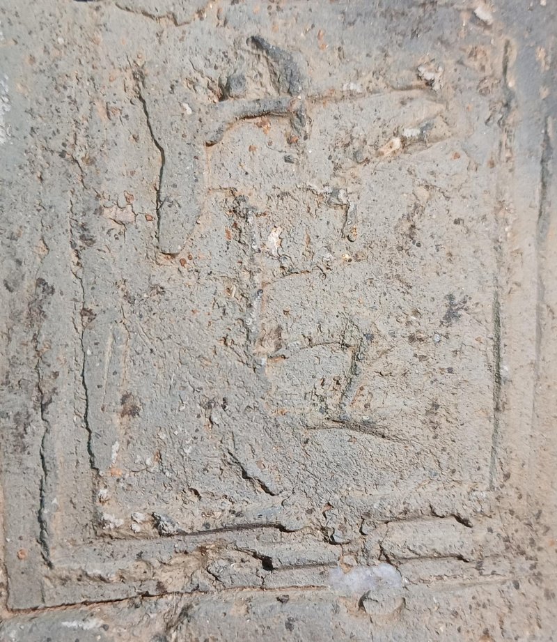 충주읍성 발굴조사에서 출토된 관(官)자명 기와.(국원문화재연구원 제공)/.2023.9.7/뉴스1