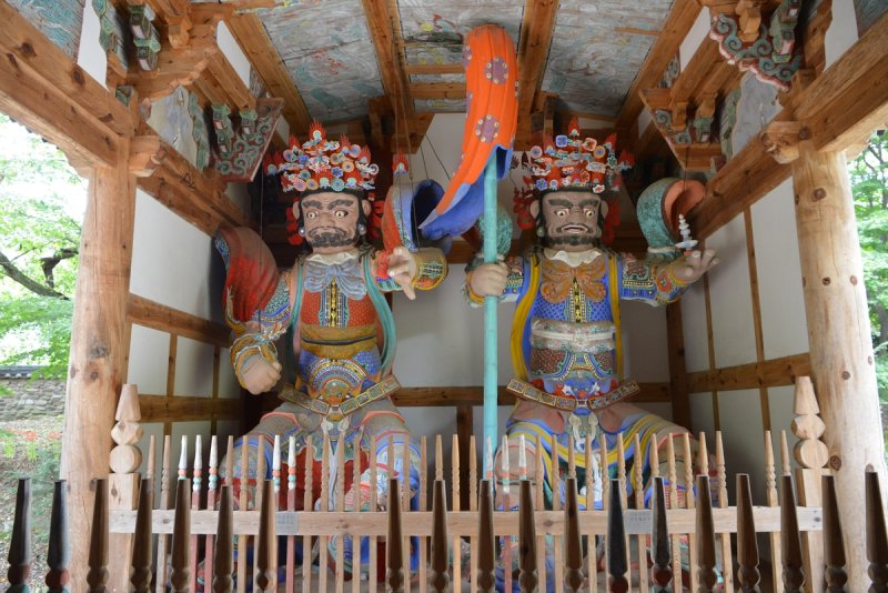 김천 직지사 소조사천왕상 남방증장천왕, 서방광목천왕 모습 [문화재청 제공. 재판매 및 DB 금지]