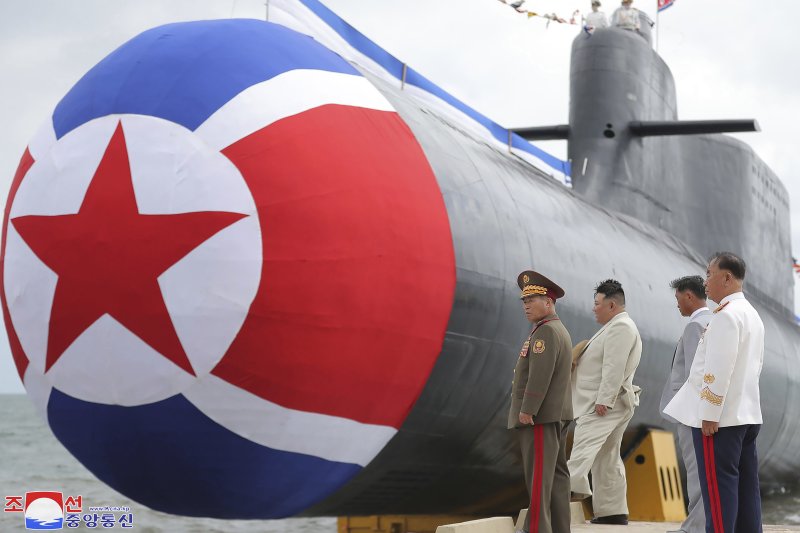 북한 조선중앙통신은 9월 8일 올린 사진에 지난 6일 열린 전술핵공격잠수함 '김군옥 영웅함' 진수식에 김정은 북한 국무위원장이 참석해 있다. 사진=조선중앙통신 캡처