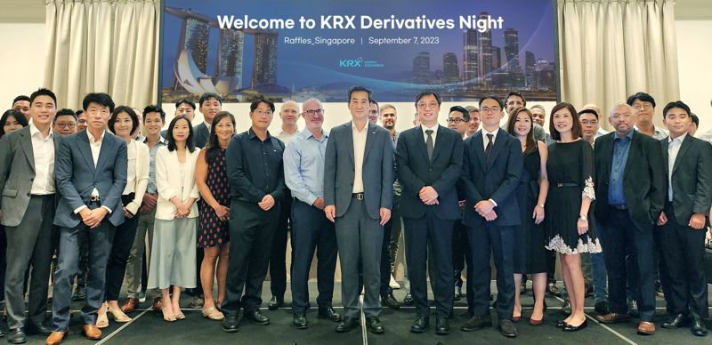 한국거래소(KRX)는 2023.9.7(목) 싱가포르에서 현지 IR 행사인 KRX Derivatives Night을 개최하여 글로벌 기관투자자를 대상으로 국내 파생상품시장을 홍보하였다. 사진=한국거래소 제공