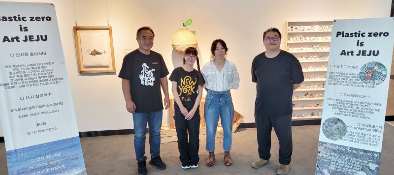 안성관 '다시바다'대표(왼쪽부터), 신광초 김단아양, 김은경 벨아벨 스튜디오 대표, 김지환 '바다쓰기'대표