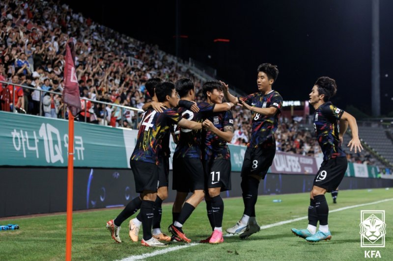 9일 오후 경남 창원시 창원축구센터에서 열린 아시아축구연맹(AFC) 23세 이하(U23) 아시안컵 예선 B조 조별리그 키르기스스탄과 대한민국의 경기에서 전반 정상빈의 도움에 선제골을 넣은 홍윤상이 동료들과 기쁨을 나누고 있다. (대한축구협회 제공) 2023.9.9/뉴스1 /사진=뉴스1