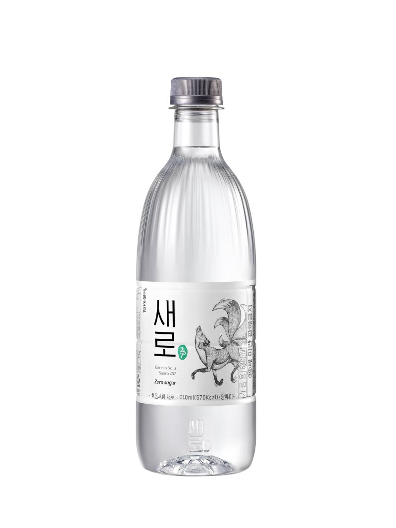 [서울=뉴시스]롯데칠성음료는 처음처럼 새로 640㎖ 페트 제품을 선보였다.(사진=롯데칠성음료 제공)