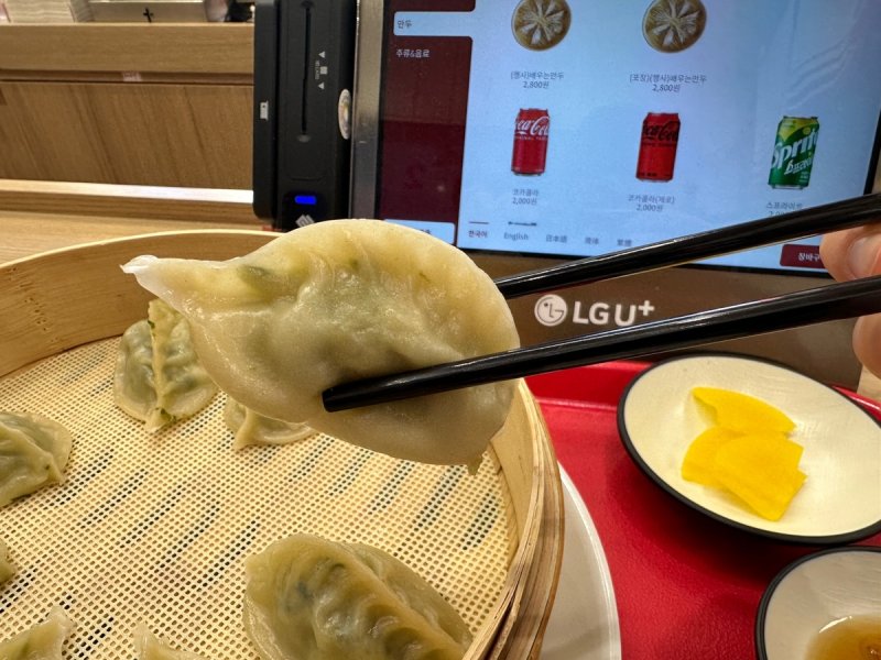 식당연구소 1호점 '배우는 가게'에서 파는 만두 [촬영 오규진]