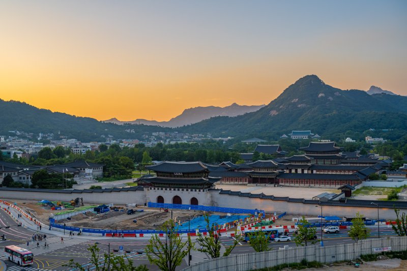 대한민국역사박물관 8층 옥상정원에서 바라본 노을(서울관광재단 제공)
