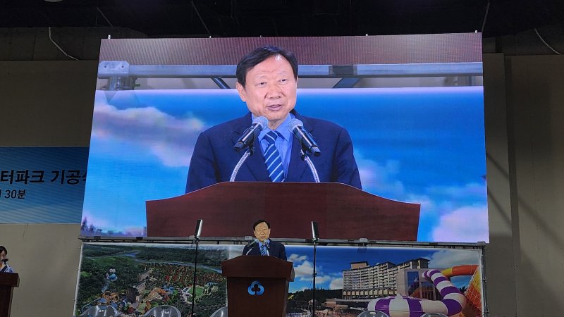 [영주=뉴시스] 김진호 기자 = 경북 영주시 아지동에서 31일 열린 소백산영주스파리조트 기공식에서 박상호 회장이 인사말을 하고 있다. 2023.08.31 kjh9326@newsis.com *재판매 및 DB 금지