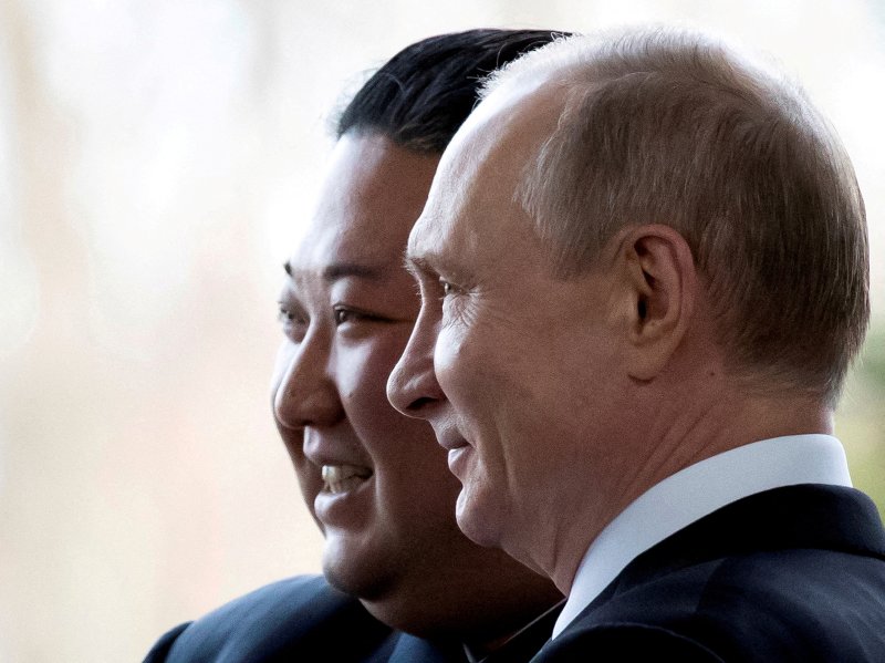 블라디미르 푸틴 러시아 대통령과 김정은 북한 국무위원장이 지난 2019년 4월 25일 블라디보스토크에서 회담 중 포즈를 취하고 있다. 2023.9.6 ⓒ 로이터=뉴스1 ⓒ News1 우동명 기자 /사진=뉴스1