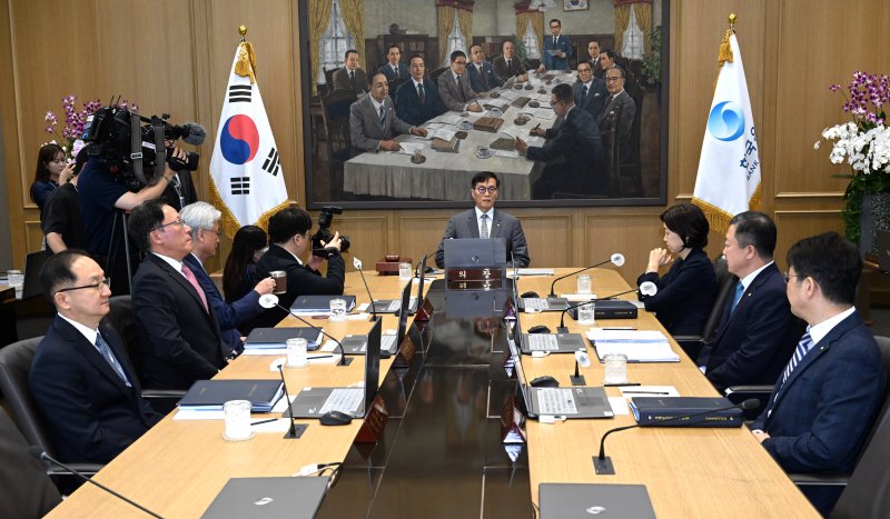 이창용 한국은행 총재가 지난 8월 24일 금융통화위원회를 주재하고 있다. 사진=뉴스1