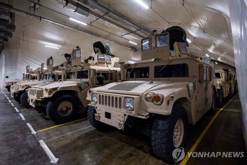 미군 험비 차량 Humvees of the United States Marine Corps are seen parked inside the Frigaard Cave, located north of Trondheim, in central Norway on August 24, 2023. The cave is one of six climate-controlled caves that are part of the Marine Corps Prepositioning Program-Norway (MCPP-N), which supports the 