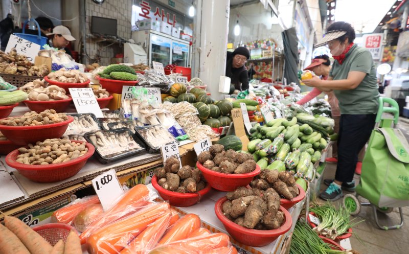 aT "올 추석 차례상 비용 평균 30만3301원...전년보다 4.8%↓"