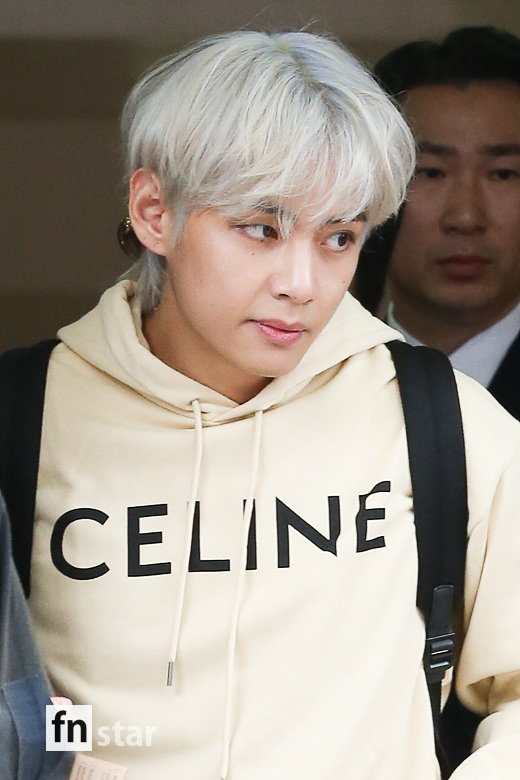 [포토] BTS 뷔, '조각 얼굴에 꽉 찬 카리스마'