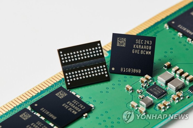 삼성전자 12나노급 16Gb DDR5 D램. 연합뉴스