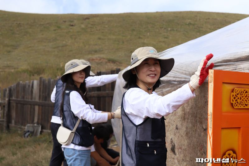 "몽골 울란바토르에 게르 구축 및 식목활동"