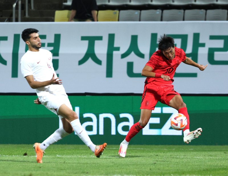 6일 오후 경남 창원시 창원축구센터에서 열린 아시아축구연맹(AFC) 23세 이하(U23) 아시안컵 예선 B조 조별리그 대한민국과 카타르의 경기에서 허율이 크로스를 하고 있다. 2023.9.6/뉴스1 ⓒ News1 신웅수 기자