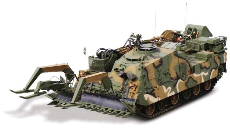 육군의 최첨단 Army TIGER 무기체계인 장애물개척전차 K-600은 장애물을 신속히 탐지하고 개척하는 공병 전차의 역동적인 모습에 비추어 ‘코뿔소’로 명명했다. 사진=현대로템 제공