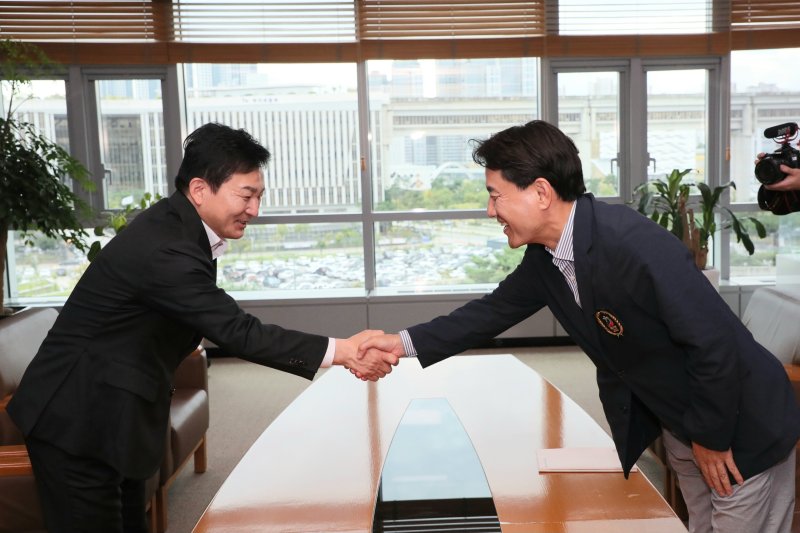 원희룡 국토교통부 장관 만난 김진태 강원특별자치도지사.(강원도 제공)