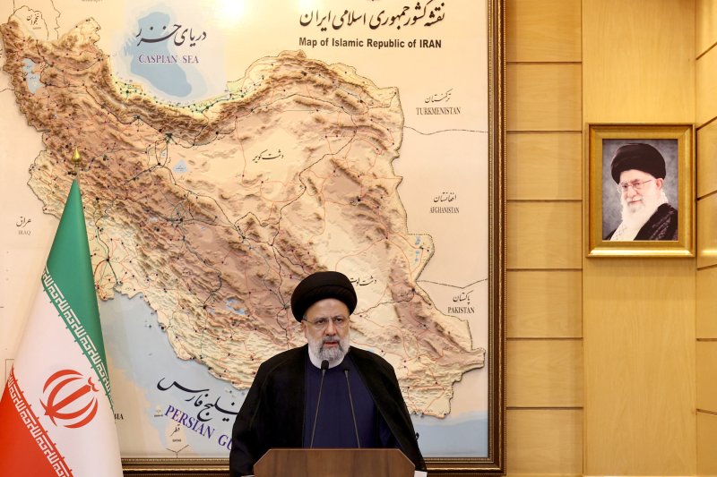 17일(현지시간) 이란 테헤란 메흐라바드 공항에서 에브라힘 라이시 이란 대통령이 뉴욕 방문 송별식 연설을 하고 있다. 2023.09.17/ ⓒ 로이터=뉴스1 ⓒ News1 장성희 기자